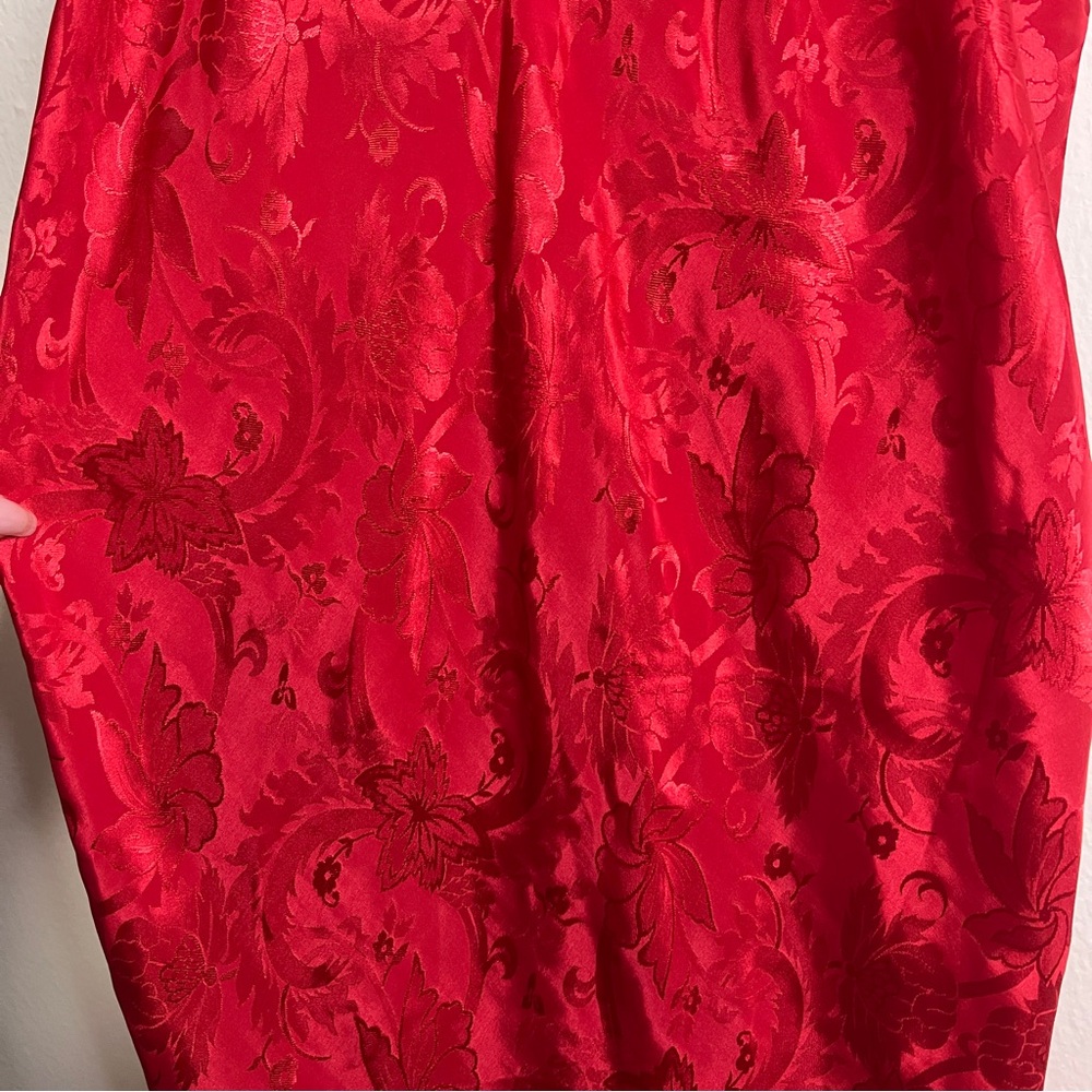 Red Floral Satin Chemise - Picture 4 of 7